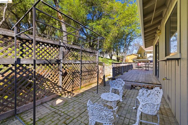 12796 Cresthaven Dr, Groveland, CA 95321