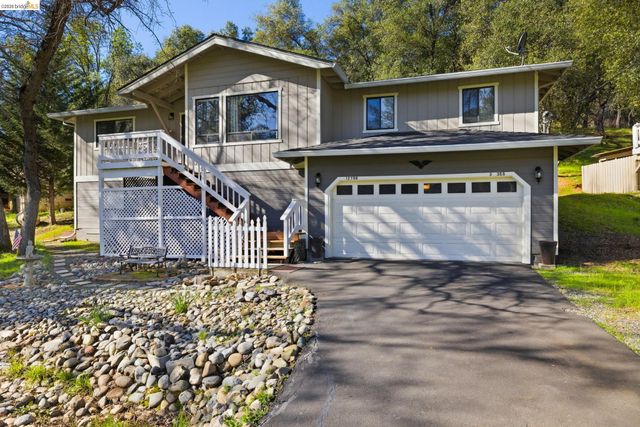 12796 Cresthaven Dr, Groveland, CA 95321