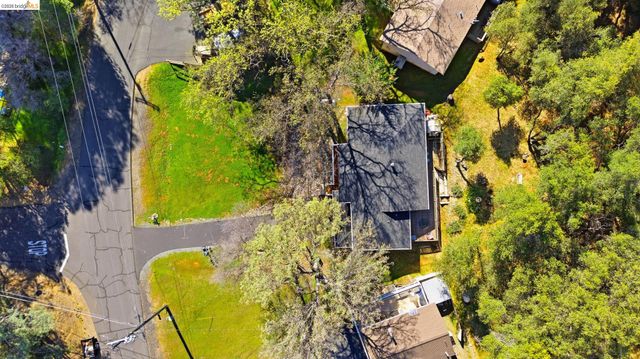 12796 Cresthaven Dr, Groveland, CA 95321