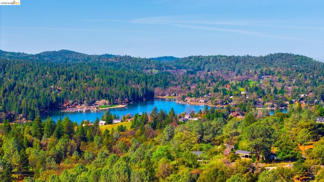 12796 Cresthaven Dr, Groveland, CA 95321