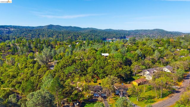 12796 Cresthaven Dr, Groveland, CA 95321