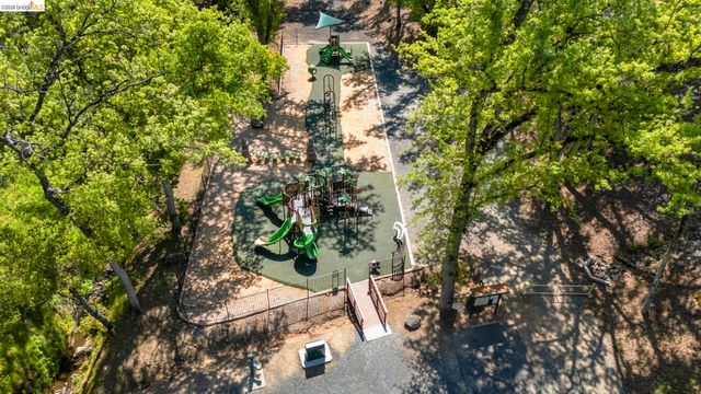 12796 Cresthaven Dr, Groveland, CA 95321