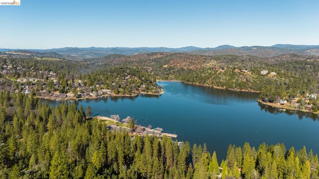 12796 Cresthaven Dr, Groveland, CA 95321