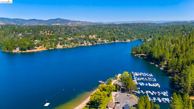 12796 Cresthaven Dr, Groveland, CA 95321