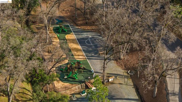 12796 Cresthaven Dr, Groveland, CA 95321