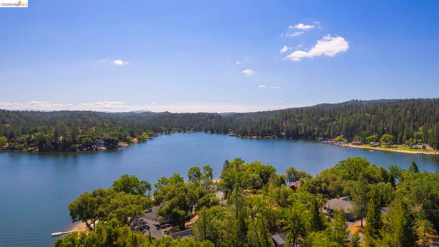 12796 Cresthaven Dr, Groveland, CA 95321