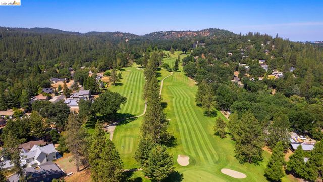 12796 Cresthaven Dr, Groveland, CA 95321