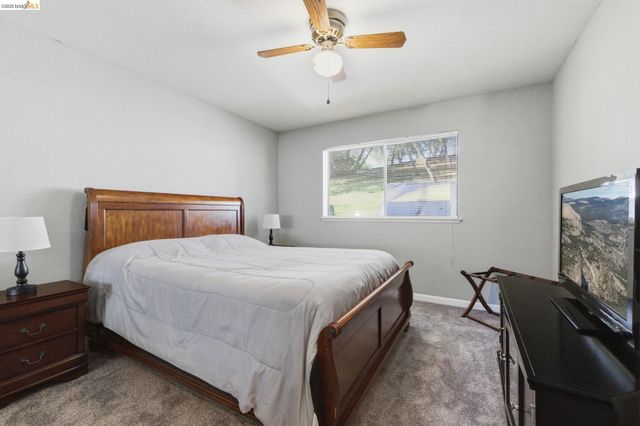 12796 Cresthaven Dr, Groveland, CA 95321