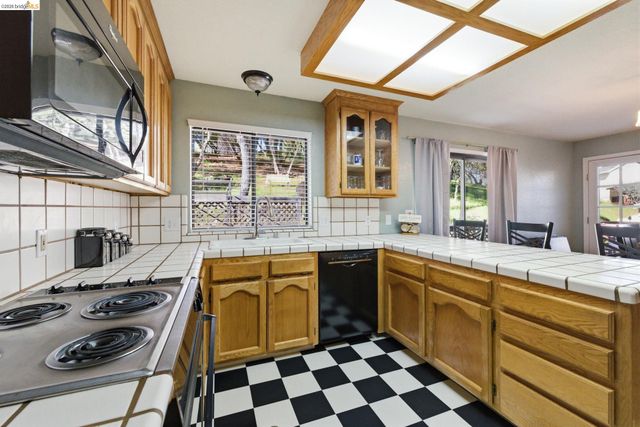 12796 Cresthaven Dr, Groveland, CA 95321