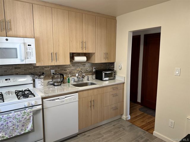 One Waverly Place, Valley Stream, NY 11580