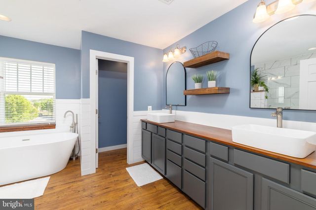 1412 SANDS CIR, Fredericksburg, VA 22401