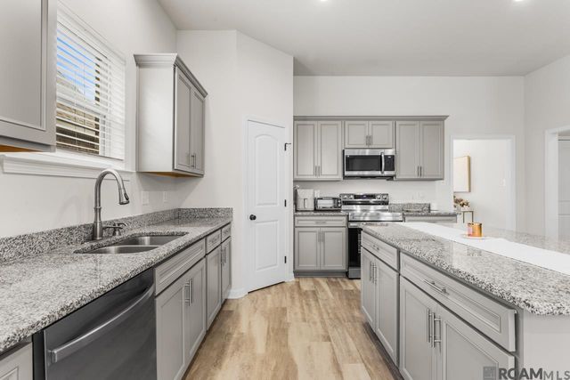 1232 Gentle Wind Dr, Baton Rouge, LA 70820