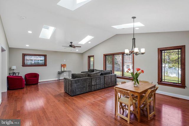 8806 CROMWELL DR, Springfield, VA 22151