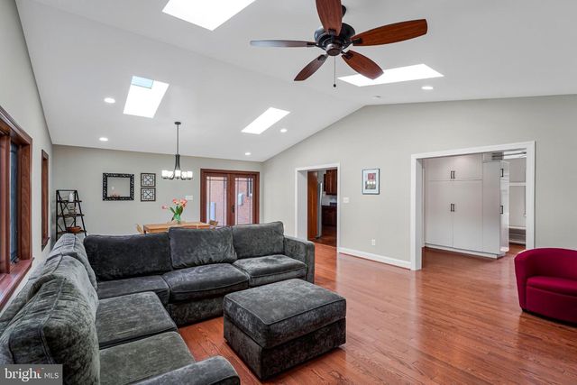 8806 CROMWELL DR, Springfield, VA 22151