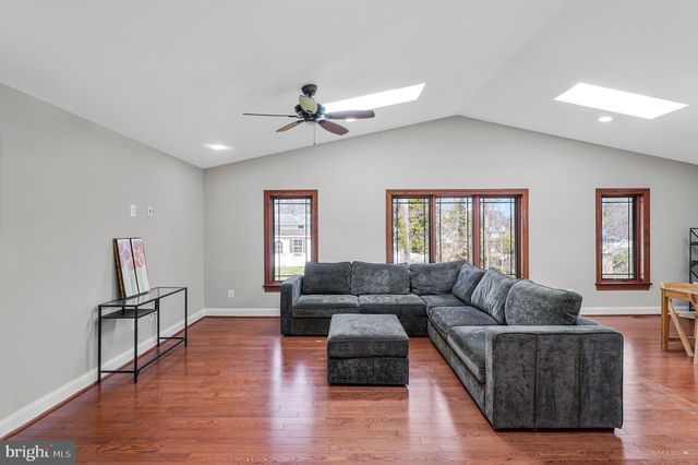 8806 CROMWELL DR, Springfield, VA 22151