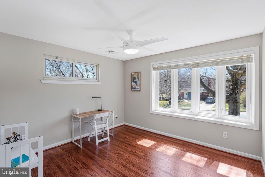 Image 19 of property listing at 8806 CROMWELL DR, Springfield, VA 22151