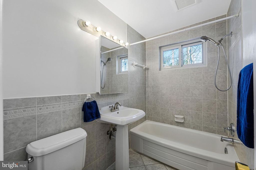 Image 23 of property listing at 8806 CROMWELL DR, Springfield, VA 22151