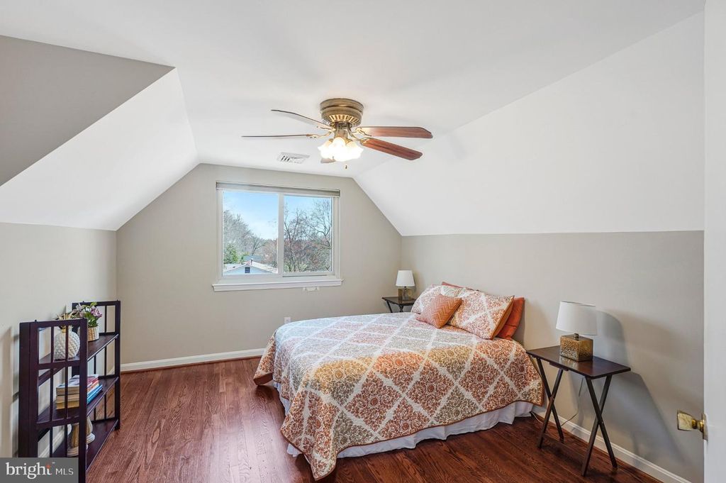 Image 25 of property listing at 8806 CROMWELL DR, Springfield, VA 22151