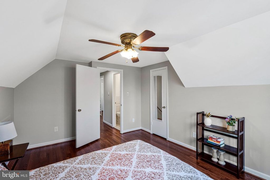 Image 26 of property listing at 8806 CROMWELL DR, Springfield, VA 22151