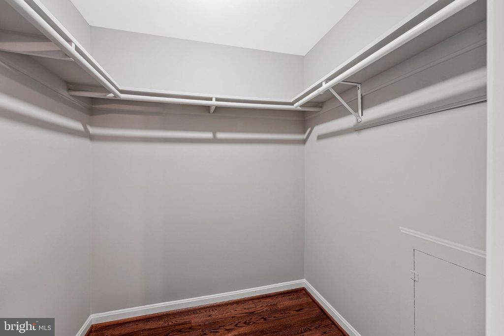 Image 27 of property listing at 8806 CROMWELL DR, Springfield, VA 22151