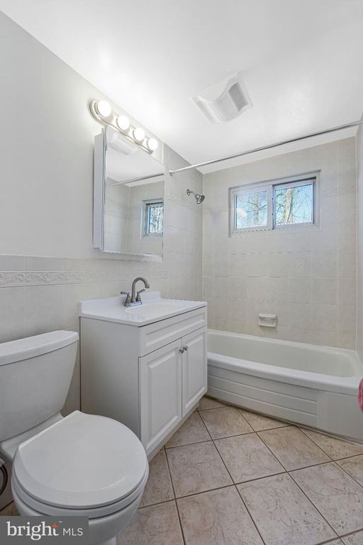 Image 29 of property listing at 8806 CROMWELL DR, Springfield, VA 22151