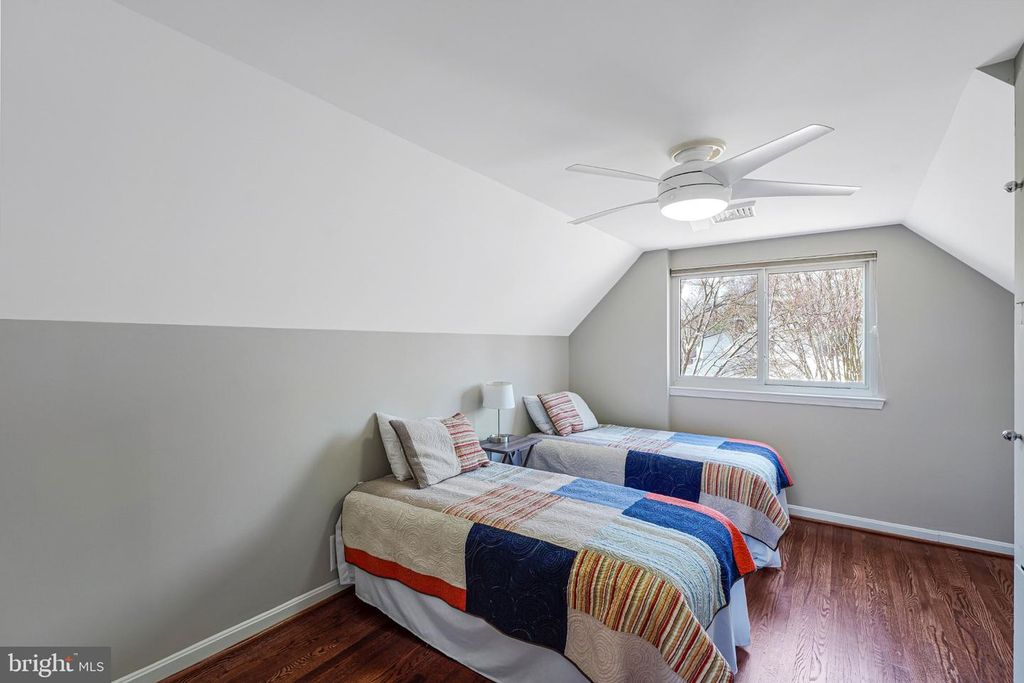 Image 31 of property listing at 8806 CROMWELL DR, Springfield, VA 22151