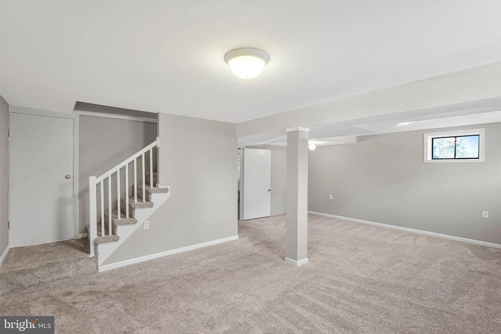 Image 34 of property listing at 8806 CROMWELL DR, Springfield, VA 22151