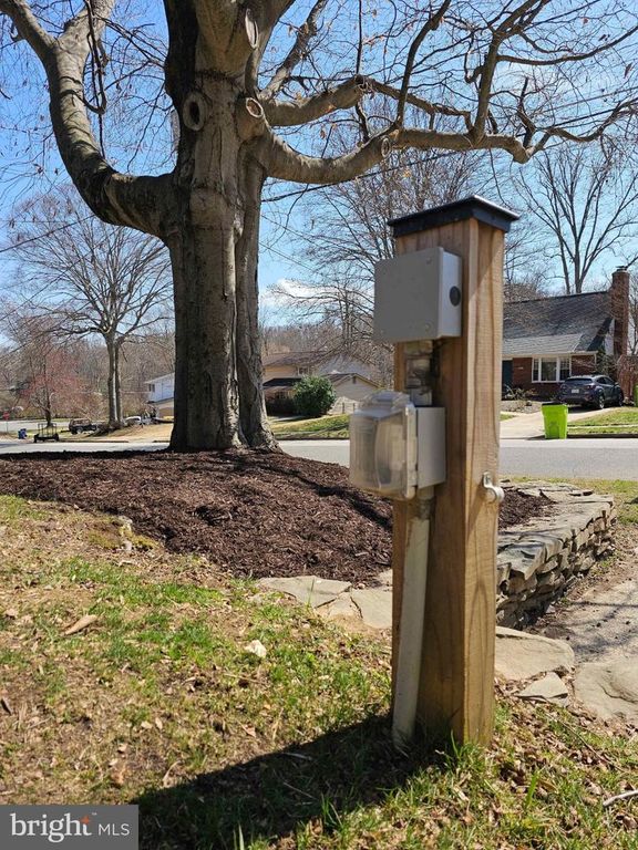 Image 38 of property listing at 8806 CROMWELL DR, Springfield, VA 22151