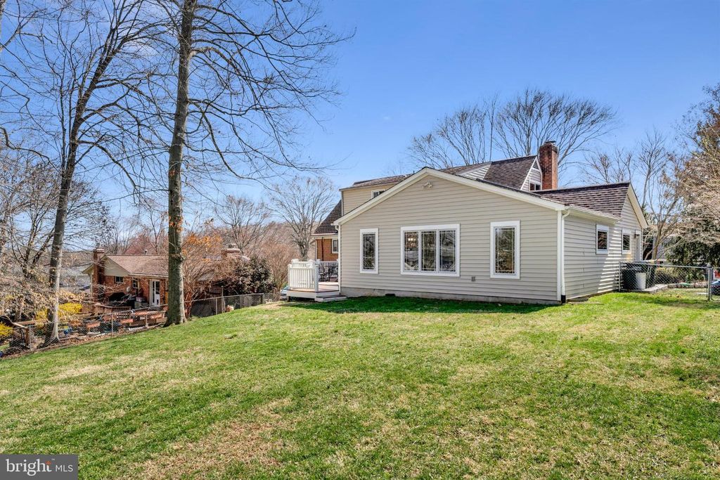 Image 41 of property listing at 8806 CROMWELL DR, Springfield, VA 22151