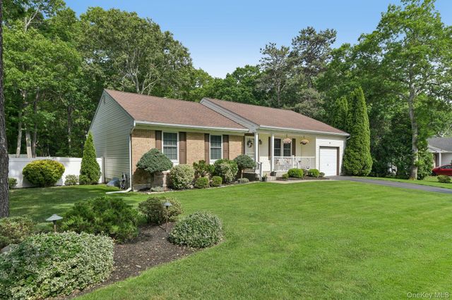 15 Chardonnay Drive, Coram, NY 11727