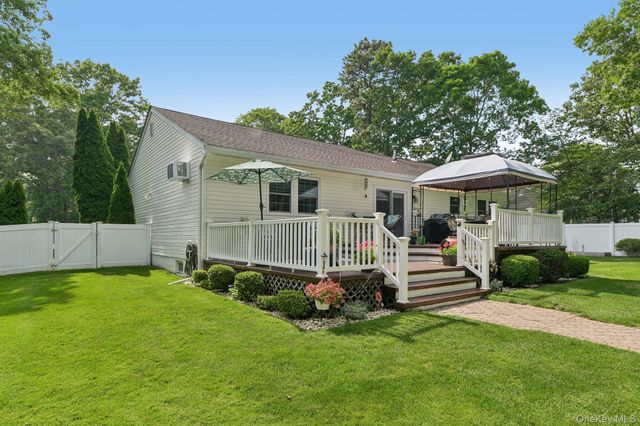 15 Chardonnay Drive, Coram, NY 11727