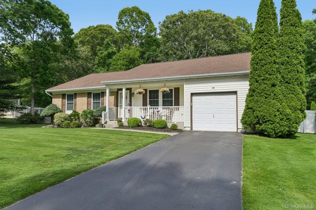 15 Chardonnay Drive, Coram, NY 11727