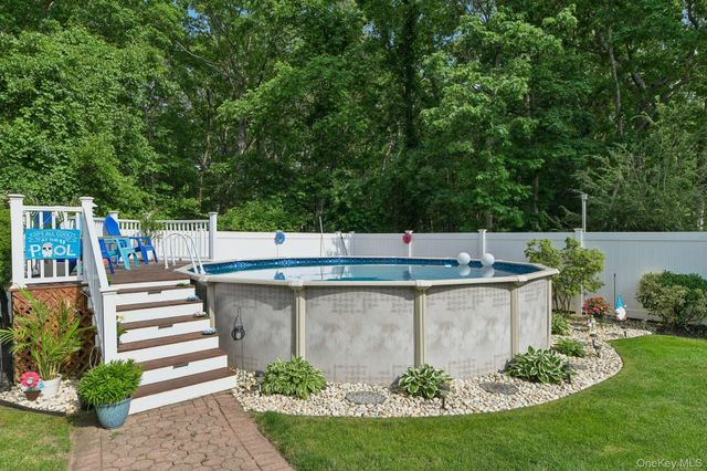 15 Chardonnay Drive, Coram, NY 11727