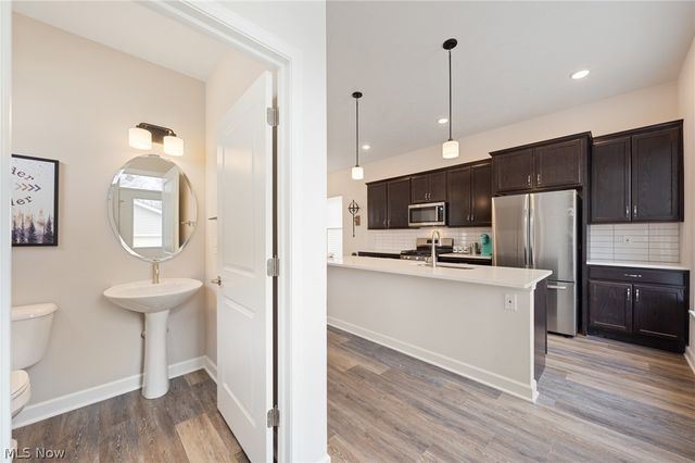 2250 E 100th Street, Cleveland, OH 44106