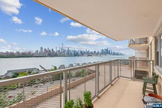 6600 Boulevard East 2A, West New York, NJ 07093