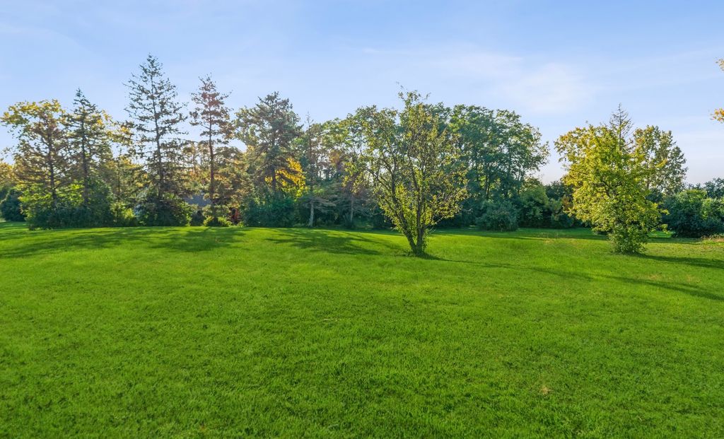 1350 N St Marys Road, Green Oaks, IL 60048