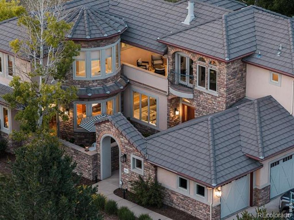 8584 Summerlin Place, Longmont, CO 80503