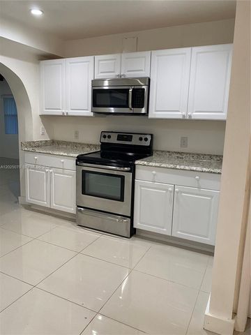 6234 Hayes St, Hollywood, FL 33024