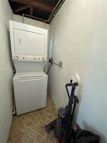 6234 Hayes St, Hollywood, FL 33024