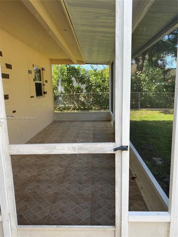 6234 Hayes St, Hollywood, FL 33024