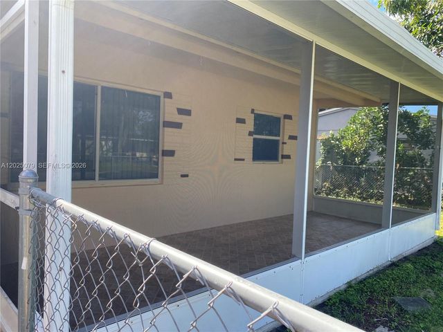 6234 Hayes St, Hollywood, FL 33024