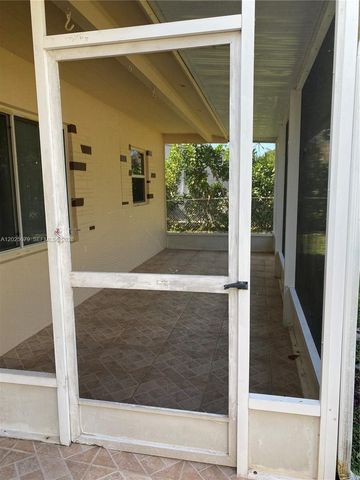 6234 Hayes St, Hollywood, FL 33024