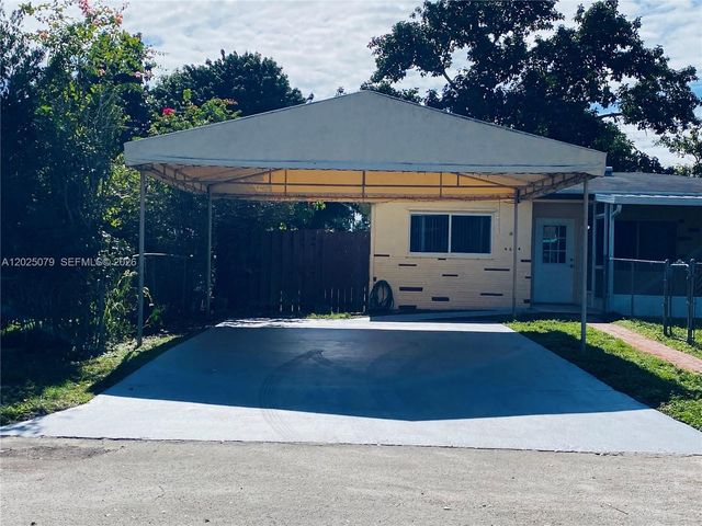 6234 Hayes St, Hollywood, FL 33024