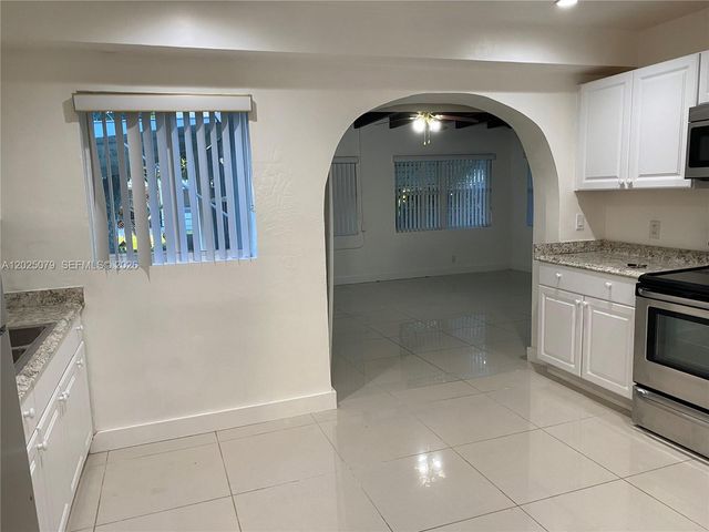 6234 Hayes St, Hollywood, FL 33024