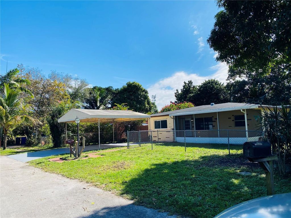 6234 Hayes St, Hollywood, FL 33024