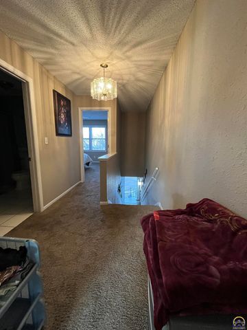 2009 Greenbriar Dr, Emporia, KS 66801