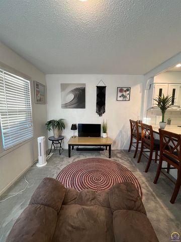 2009 Greenbriar Dr, Emporia, KS 66801