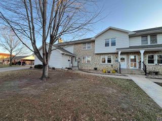 2009 Greenbriar Dr, Emporia, KS 66801