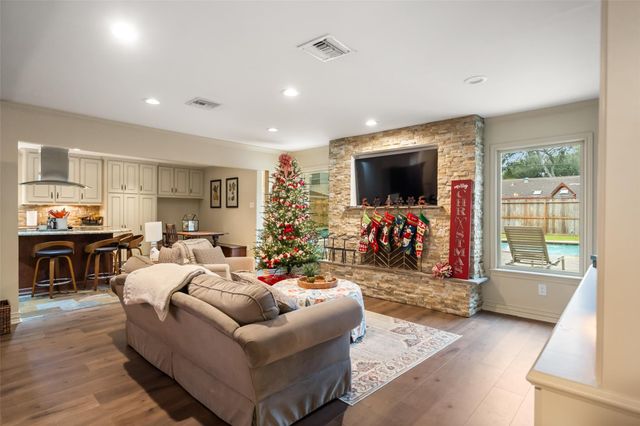 12322 Queensbury Lane, Houston, TX 77024