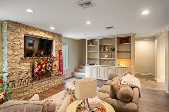 12322 Queensbury Lane, Houston, TX 77024